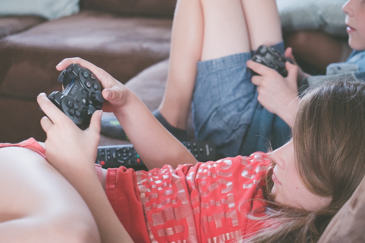 gaming-girl-kids-1103555